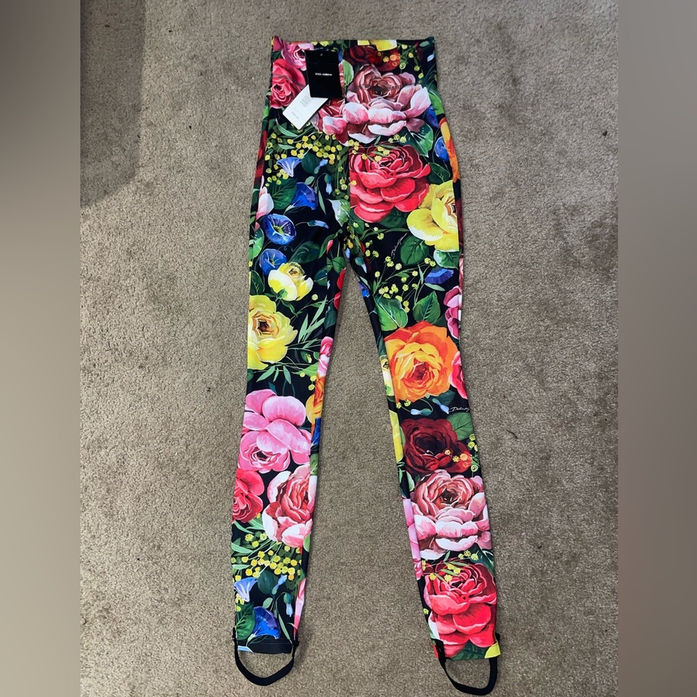 Doce and Gabbana leggings